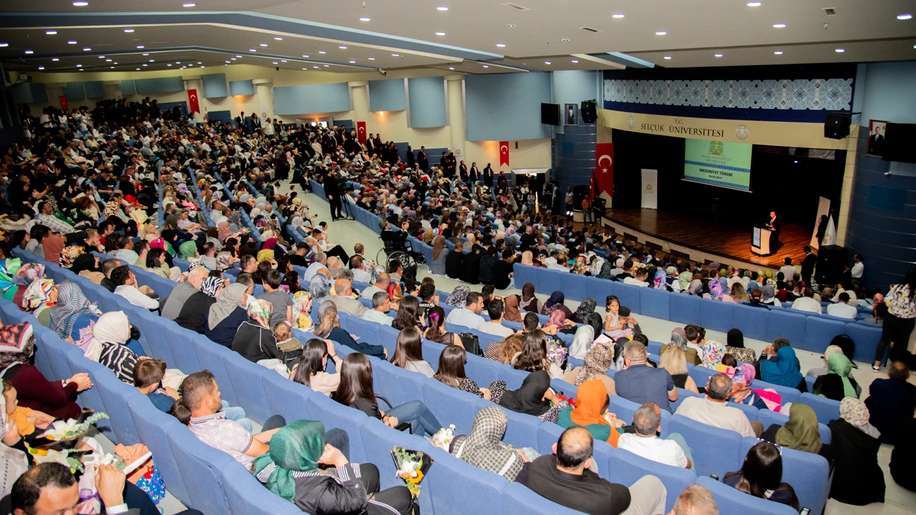 Fen Fakültesinden 280 öğrenci mezun oldu